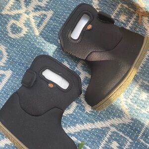Like NEW Baby Bogs boots size 5